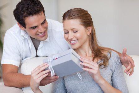 Что подарить девушке советы