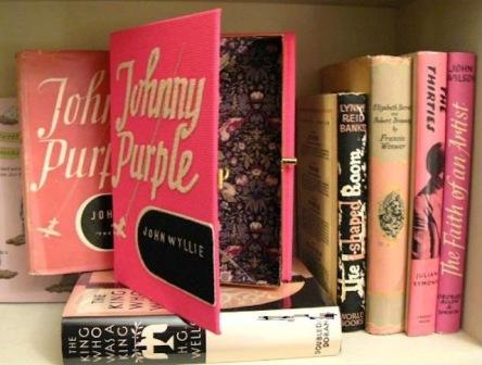 Клатчи в виде книги