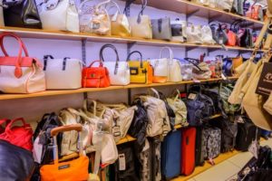 Изучаем ассортимент, который предлагает клиентам интернет магазин модных сумок и аксессуаров