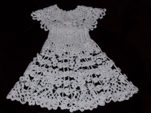 Вязаное платье для девочки крючком: как связать