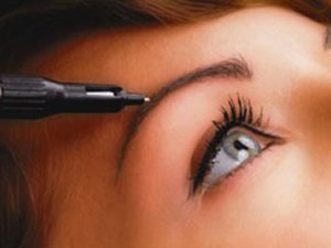 Как делают татуаж бровей?