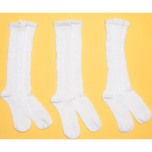 Куда надеть белые гольфы для девочки?