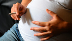 Курение во время беременности провоцирует развитие ДЦП у ребенка