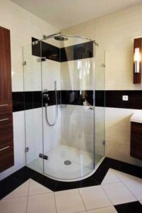 Особенности душевых ограждений и кабин