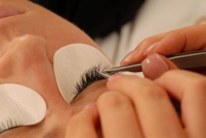 Как делается наращивание ресниц