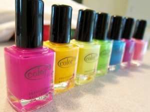 Выбираем профессиональные лаки для ногтей