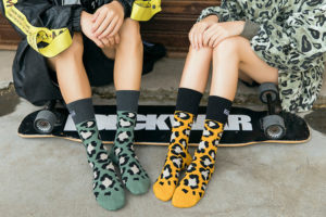 Современная мода на носки с принтами