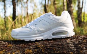 С чем сочетаются белые кроссовки Nike?