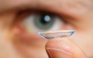 Как подобрать удобные линзы для глаз?