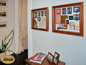 Выбираем домашние витрины для хранения семейных реликвий и наград -