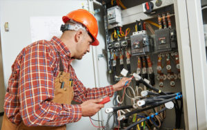 Когда могут потребоваться услуги профессионального электрика?