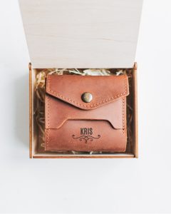 Что подарить близким людям?