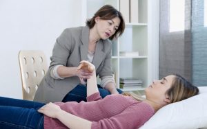 Гипнотерапия — спасительная, но опасная методика, которую нужно использовать разумно