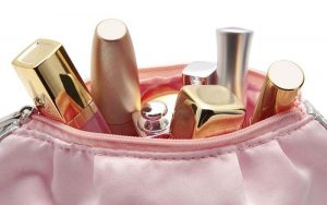 Что должно быть в женской косметичке?