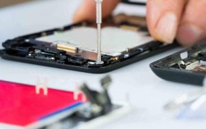 Кому доверить ремонт айфона?