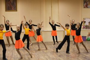 Когда отдавать ребенка в танцевальный кружок