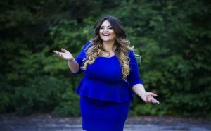 Выбираем новогодние платья для полных женщин