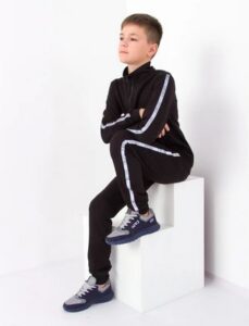 Как выбрать спортивный костюм для ребёнка: что учесть?