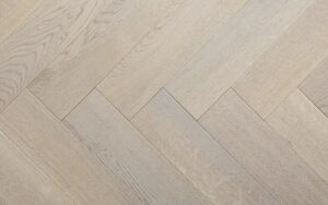 Белый ламинат в интерьер: все за и против