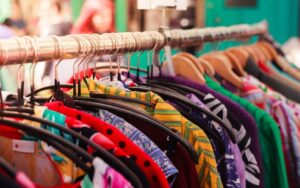 Сток и секонд хенд: чем отличаются