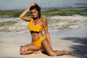 Выглядеть стильно даже на пляже: правильно выбираем купальник