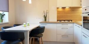 Выбираем кухонный гарнитур и стол: на что обратить внимание?