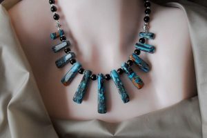 Выбор украшения под наряд: что учесть