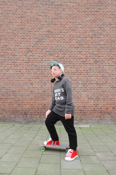 Найдено решение проблемы матерей, с которыми больше не хотят обниматься подросшие сыновья (6 фото)