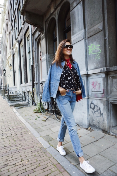 С чем модно носить джинсы: 40 новых образов