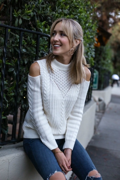 Открытое плечо: 4 варианта одного тренда