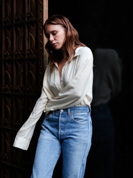 С чем модно носить джинсы: 40 новых образов