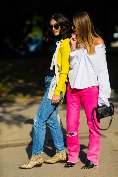 С чем модно носить джинсы: 40 новых образов