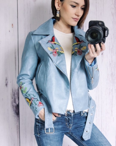 Крутая голубая косуха с вышивками