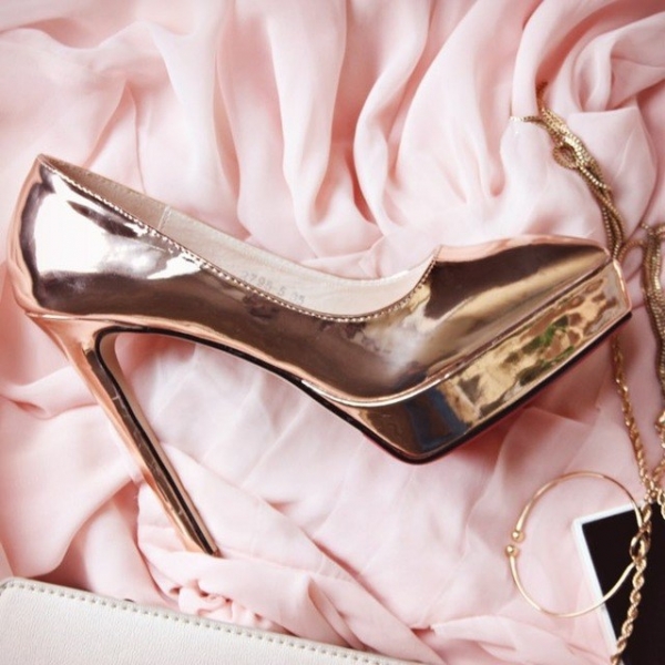 Нарядный пост о бронзовых туфельках на высоченном каблуке