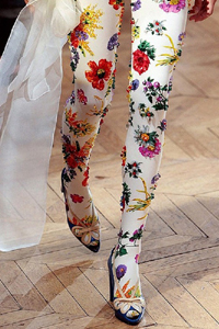 
Шелковые чулки – доступное удовольствие родом из Средневековья