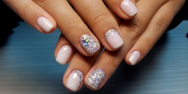 Маникюр со стразами 2017 (Фото)