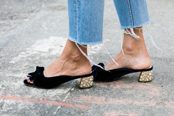 С чем модно носить джинсы: 40 новых образов