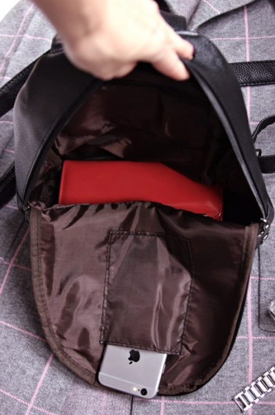 Тот самый рюкзак с заклёпками