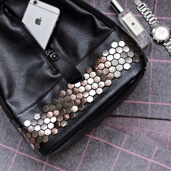 Тот самый рюкзак с заклёпками