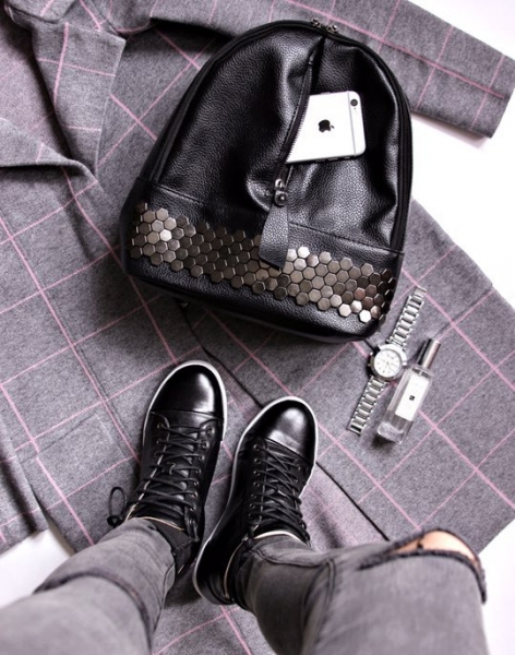 Тот самый рюкзак с заклёпками