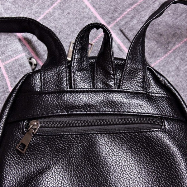 Тот самый рюкзак с заклёпками