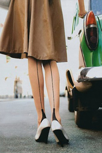 
Шелковые чулки – доступное удовольствие родом из Средневековья