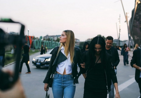 С чем модно носить джинсы: 40 новых образов