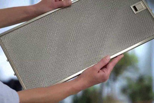 Кухонные вытяжки с угольным фильтром или воздуховодом: плюсы и минусы