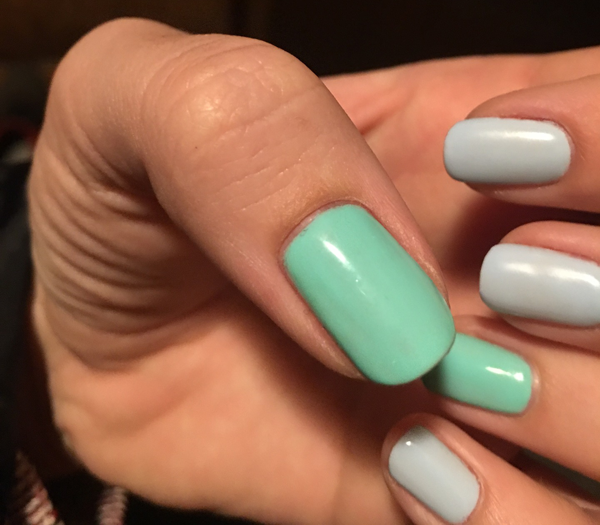 Одеваем ногти в модные цвета