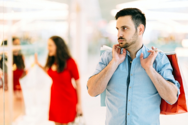 Он вам не подружка: как совместный шопинг может убить страсть