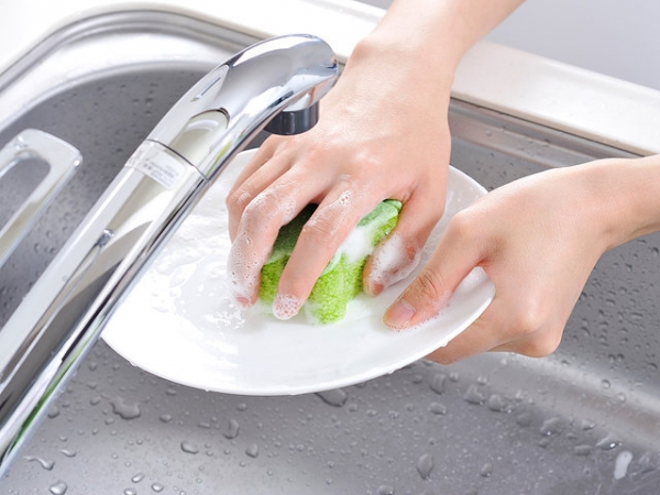 
     Чем опасна жидкость для мытья посуды  