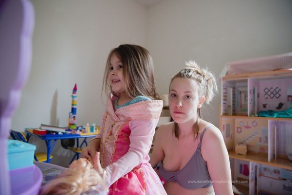 Мама показала в двух фотографиях, как выглядит послеродовая депрессия