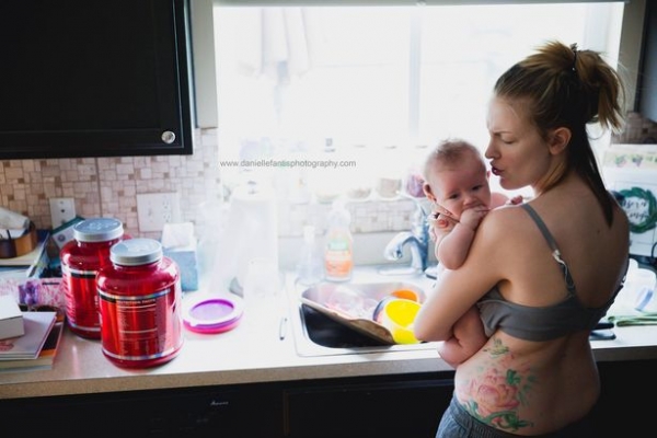 Мама показала в двух фотографиях, как выглядит послеродовая депрессия