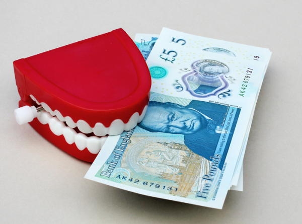 Как грамотно сэкономить на лечении зубов